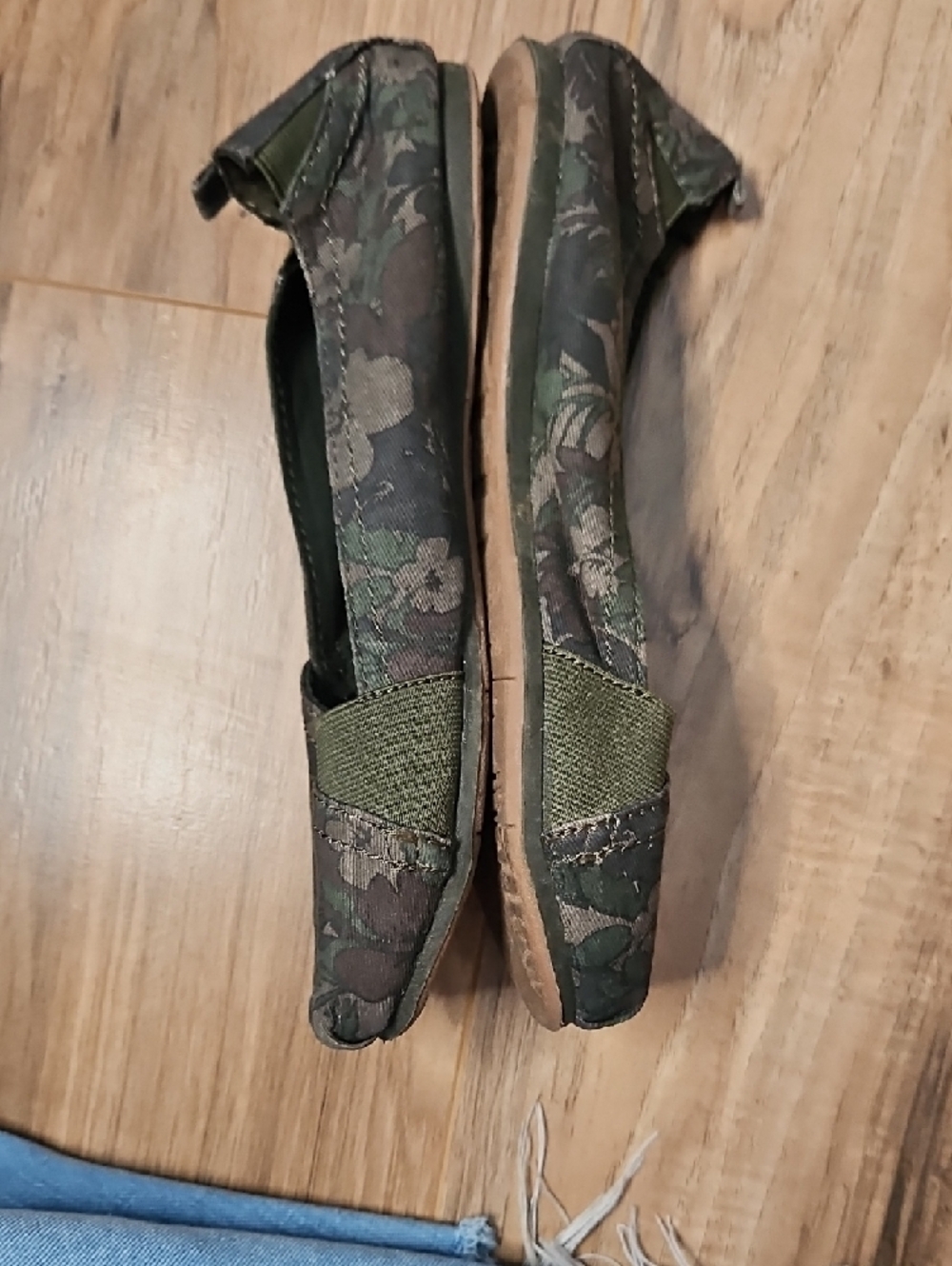 Madlove Women’s Olive Green Floral Ballet Flats 8 - Picture 6 of 11